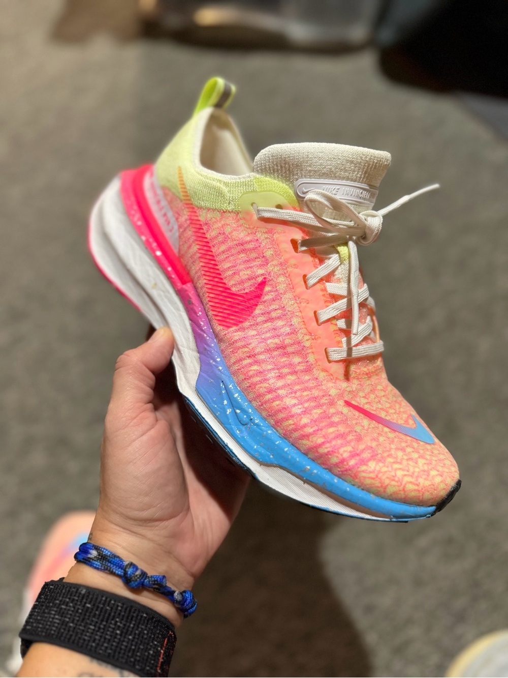 Nike Women's Neon Pink Coral Gradient Flyknit Running Sneaker Size 8